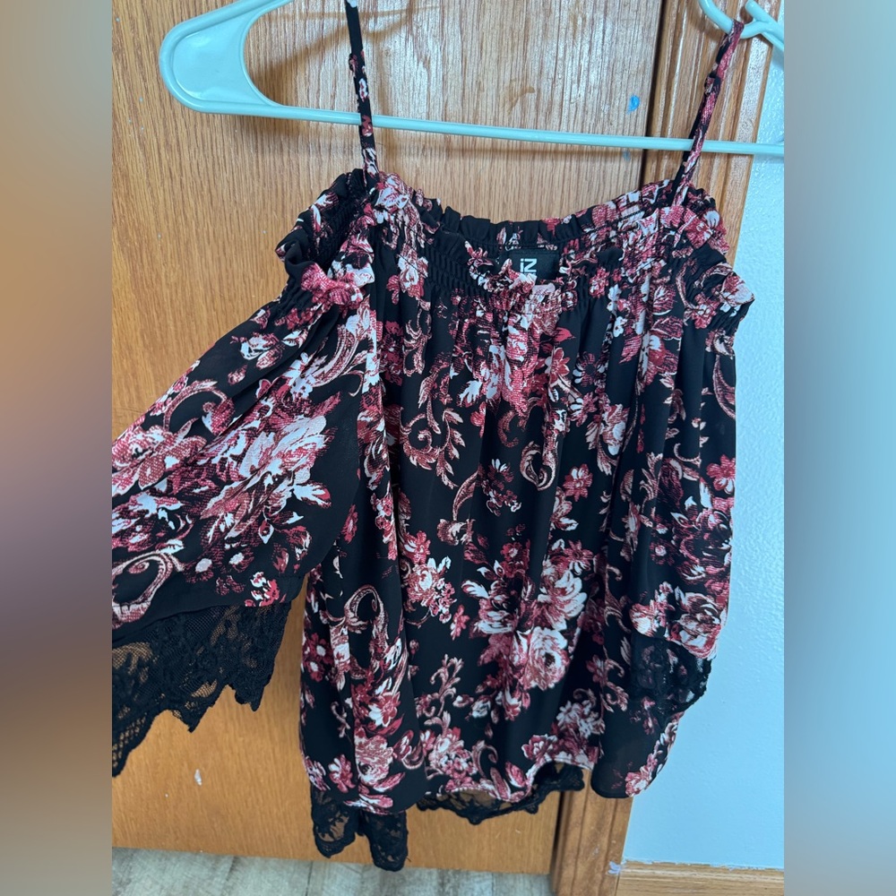 iZ Byer black off-shoulder w long sleeve SMALL black lace detail bottom /sleeve